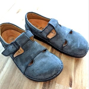 sz 37 BIRKENSTOCK Women's Mary Jane Leather closed toe, adjustable strap shoes